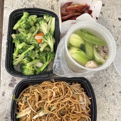 Canton Phoenix - Garlic broccoli, bbq pork, shrimp vegetable soup and chicken lo mein