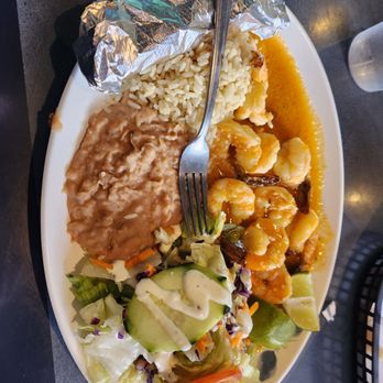 Las Islitas Grill - Platillo Camarones al Mojo de Ajo - Mexican Near Me - Salinas, California
