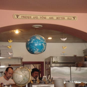 Cafe il Mondo - Counter - Pizza Near Me - Honokaa, Hawaii Cafe il Mondo - Counter - Pizza Near Me - Honokaa, Hawaii