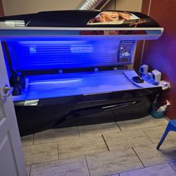 Glimmer & Glow - UV 12 min Laydown