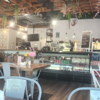 Magnolias Cafe - Counter - Cafes Near Me - Goose Creek, South Carolina