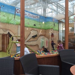 Pflanzen Breuer Cafe Grün - Bällebad, Ruheoase für die Großen und Spaß für die Kids.