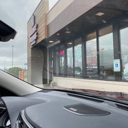 Dunkin' - The store