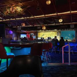 Sip 'n Dip Lounge - The tiki bar