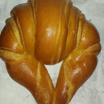 Bui Phong Bakery - Pan Dulce Croissant (75¢) Meh.. - Bakeries Near Me - San Jose, California