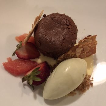 Bocanáriz - Fondant Chocolate: a chocolate lava cake with pistachio ice cream. A nice way to end the meal!! - Wine Bars Near Me - Santiago, RM