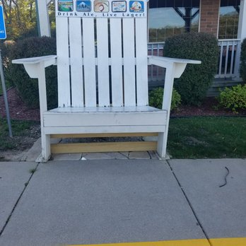 Delafield Brewhaus - Outside seating - Pubs Near Me - Delafield, Wisconsin