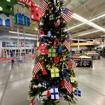Walmart Supercenter - a decorated christmas tree - Grocery Near Me - San Antonio, Texas Walmart Supercenter - a decorated christmas tree - Grocery Near Me - San Antonio, Texas