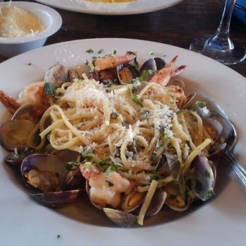 Cicciotti's - Fettuccine alfredo and clams linguine with shrimp added. Excelente ! - Italian Near Me - Carlsbad, California