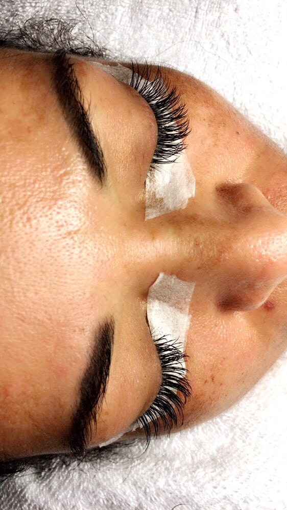 Lashed By Belle Logo