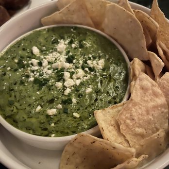 Earls Kitchen + Bar - Warm Spinach Three Cheese Dip - New American Near Me - Boston, Massachusetts