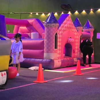 Froggy Jumpers - Castle jumper - Indoor Playcenter Near Me - South Gate, California Froggy Jumpers - Castle jumper - Indoor Playcenter Near Me - South Gate, California