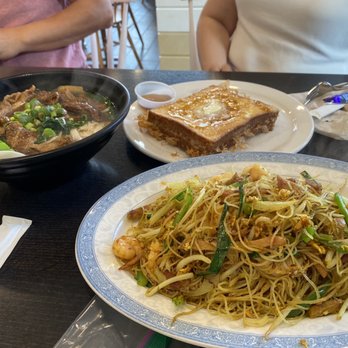 Sandy's Cafe - Beef noodle, toast, Singapore chow mein - Cantonese Near Me - Honolulu, Hawaii