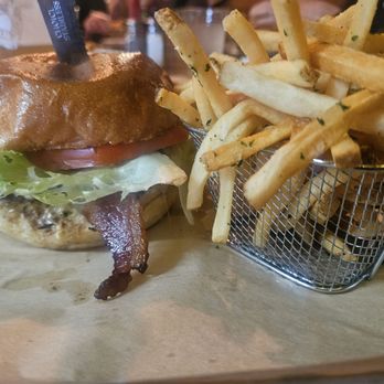 Pinetop Brewing Company - Lakeside burger with candied bacon, mushrooms, swiss - Breweries Near Me - Pinetop, Arizona Pinetop Brewing Company - Lakeside burger with candied bacon, mushrooms, swiss - Breweries Near Me - Pinetop, Arizona