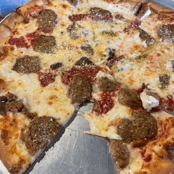 Picasso's - 14" meatball pizza with NY style crust..excellent! - Pizza Near Me - Jacksonville, Florida