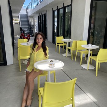 Juiceswell - Outside seats - Juice Bars & Smoothies Near Me - Ventura, California