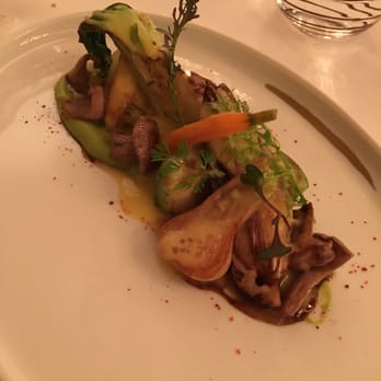 Restaurant le Meurice Alain Ducasse - Avocado mushroom onion carrot in beetroot juice - French Near Me - Paris, 75 Restaurant le Meurice Alain Ducasse - Avocado mushroom onion carrot in beetroot juice - French Near Me - Paris, 75