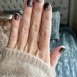 Elegant Nails Salon - My nails feel like a piece of art!
