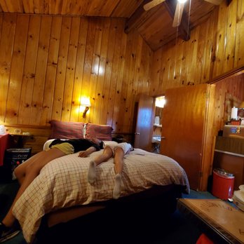 The Idyllwild Bunkhouse - 1st room - Hotels Near Me - Idyllwild, California The Idyllwild Bunkhouse - 1st room - Hotels Near Me - Idyllwild, California