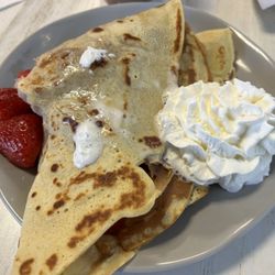 Cafe celebre - Amazing strawberry crepe