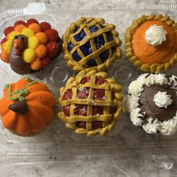 Blessed Little Kitchen - Thanksgiving cupcakes were adorable this year