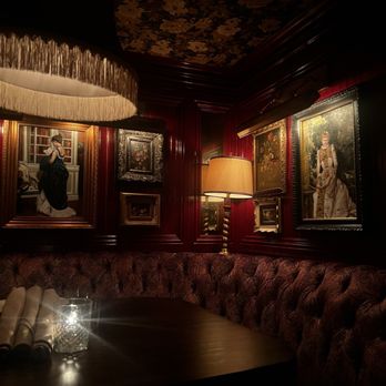 Gilt Bar - The library - New American Near Me - Chicago, Illinois Gilt Bar - The library - New American Near Me - Chicago, Illinois