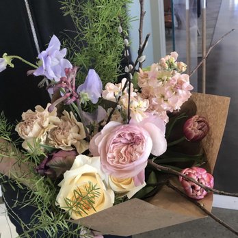 Reverie Floral - Neutral floral choice - Floral Designers Near Me - Aurora, Colorado Reverie Floral - Neutral floral choice - Floral Designers Near Me - Aurora, Colorado