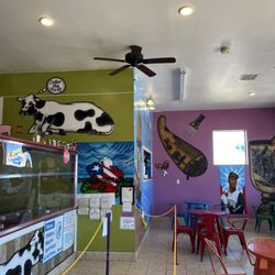 Hatillos - Beautiful paintings inside the restaurant