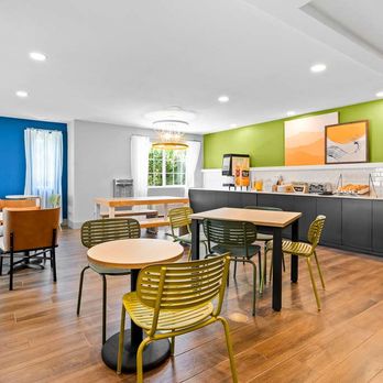 Spark by Hilton Modesto - Breakfast Area - Hotels Near Me - Modesto, California Spark by Hilton Modesto - Breakfast Area - Hotels Near Me - Modesto, California