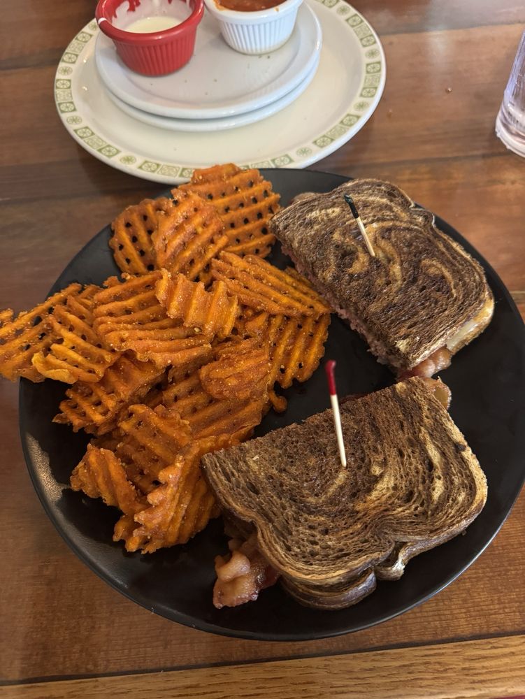 Trails Cafe & Cafe Catering Logo