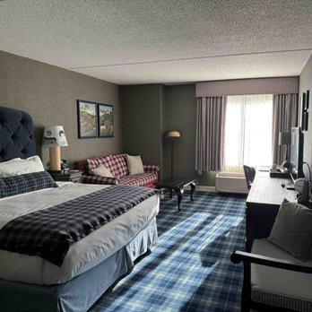 Graduate by Hilton Storrs - My room - Hotels Near Me - Storrs, Connecticut