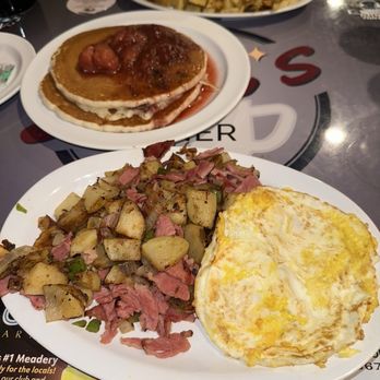Lou's Diner - Corn Beef is very delicious. pancakes are okay. - Diners Near Me - Las Vegas, Nevada