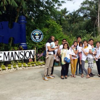 Puzzle Mansion Bed and Breakfast - Our group went there for a quick visit - Bed & Breakfast Near Me - Tagaytay, CAV