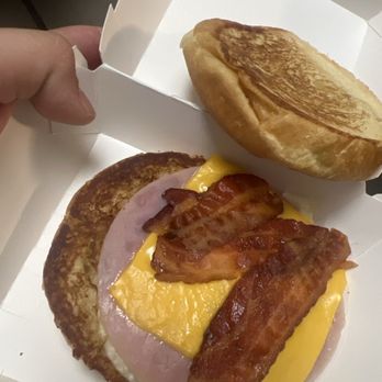 Jack in the Box - Supreme Croissant - Fast Food Near Me - Waipahu, Hawaii Jack in the Box - Supreme Croissant - Fast Food Near Me - Waipahu, Hawaii