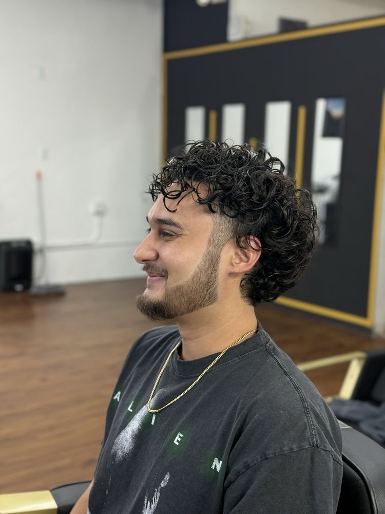 760 Desert Barber Studio Logo