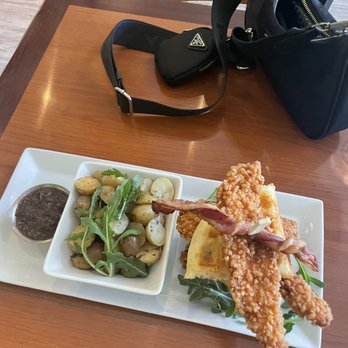 Heaven Restaurant Market - Gluten free chicken and waffles - Venezuelan Near Me - Calgary, Alberta