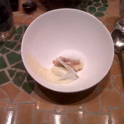 Glace vanille, crème anglaise, meringue et gingembre confit et biscuit