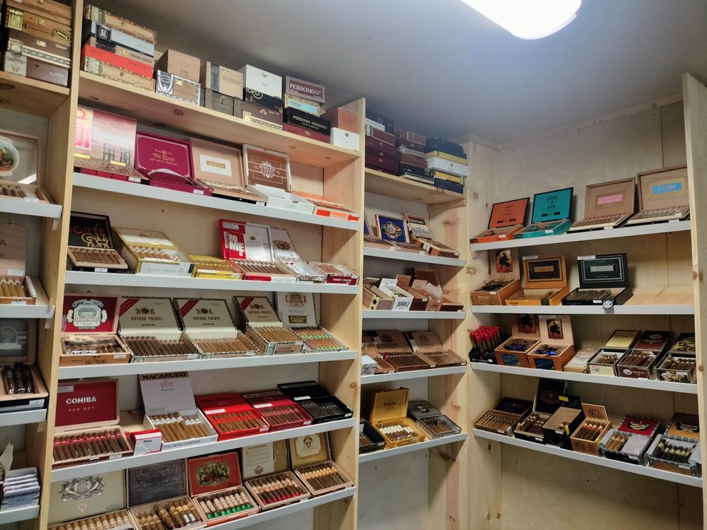 Bogart's Cigar Lounge Logo