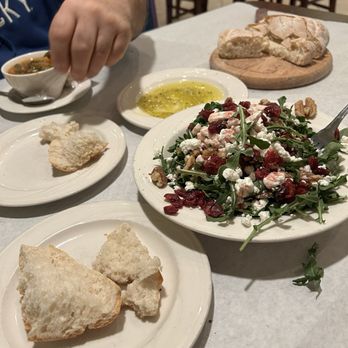 Dominick's Pizzeria - Small- Arugula Salad, cup of minestrone & crusty bead w/oil & parmesan - Pizza Near Me - West Dundee, Illinois