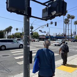 Expo Line Crenshaw Station - Need to cross intersection