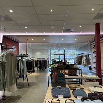 Ruby Shade - Beautiful Interior - Women's Clothing Near Me - Clackamas , Oregon