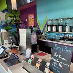 Good boba and good service here, I like the location. Good boba and good service here, I like the location.