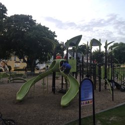 Lyons Park - Climbing things