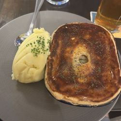 Maddens Bridge Bar - Pie and mashed potatoes.