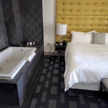 Padre Hotel - Head Honcho Suite Room #704 - bathtub & king size bed - Hotels Near Me - Bakersfield, California Padre Hotel - Head Honcho Suite Room #704 - bathtub & king size bed - Hotels Near Me - Bakersfield, California