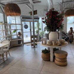 Pura Vida Miami - Inside the cafe