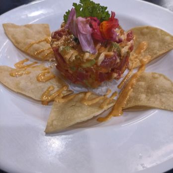 Kaiki Sushi - Spicy Tuna Tartare w/onion jalapeno, avocado served with crispy chips - Sushi Bars Near Me - Van Nuys, California