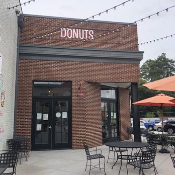 Simply Done Donuts - Outside seating area - Food Trucks Near Me - Dunwoody, Georgia Simply Done Donuts - Outside seating area - Food Trucks Near Me - Dunwoody, Georgia
