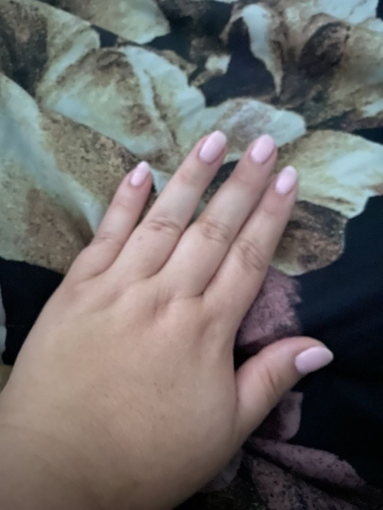 Royal Nails & Spa Logo