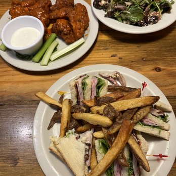 Trillium Cafe - Club sandwich, Greek salad, and Hot wings - American Near Me - Hood River, Oregon